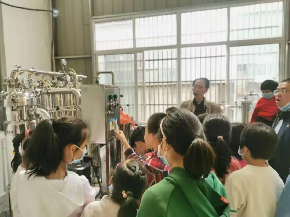 企业开放日，深度体验酿酒过程